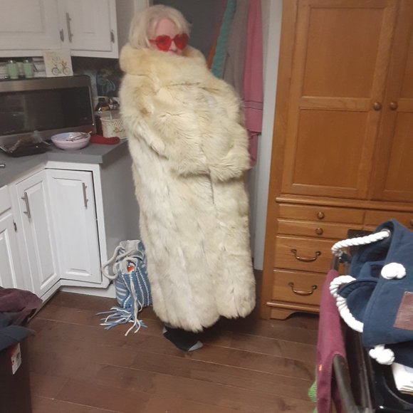 full length fox fur coat women's, go shape, made by Dicker & Dicker - Picture 9 of 11